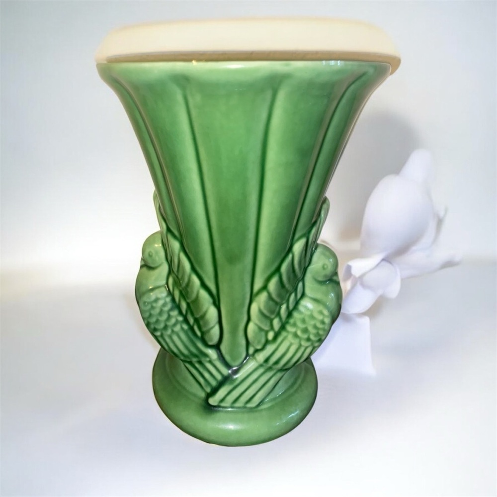Vintage Shawnee Pottery Fluted Double Dove Green Glaze Ceramic Art Deco Vase 9”H